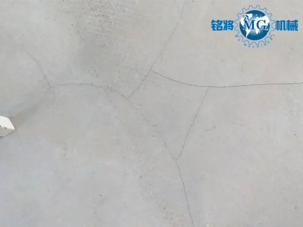 都說石膏基自流平抗開裂，可為啥到處開裂？