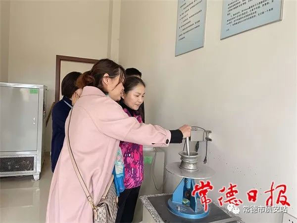 常德市采取“雙隨機、一公開”，抽檢22家預(yù)拌砼、預(yù)拌砂漿生產(chǎn)企業(yè)